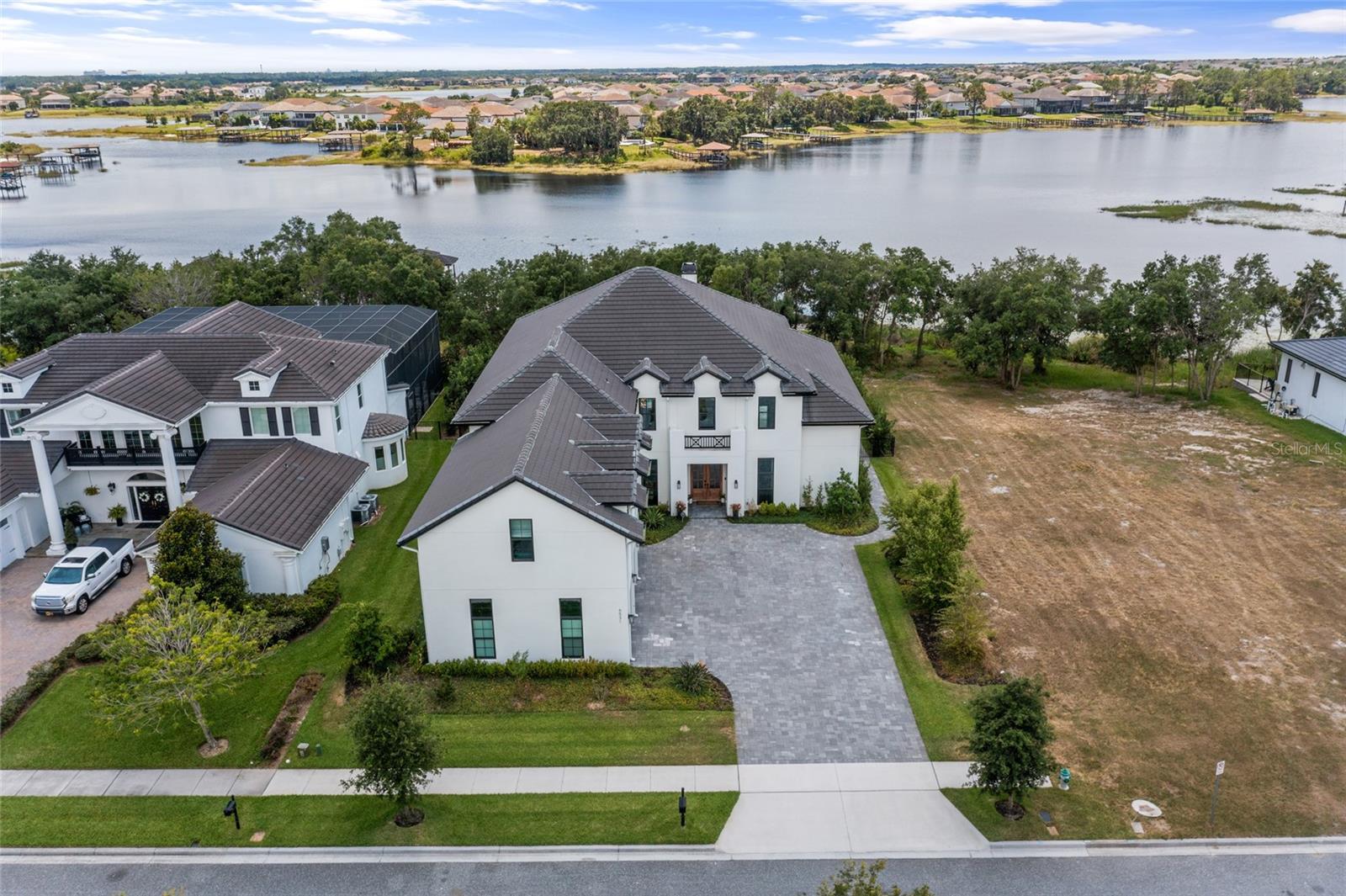 INDEPENDENCE, SIGNATURE LAKES - Residential