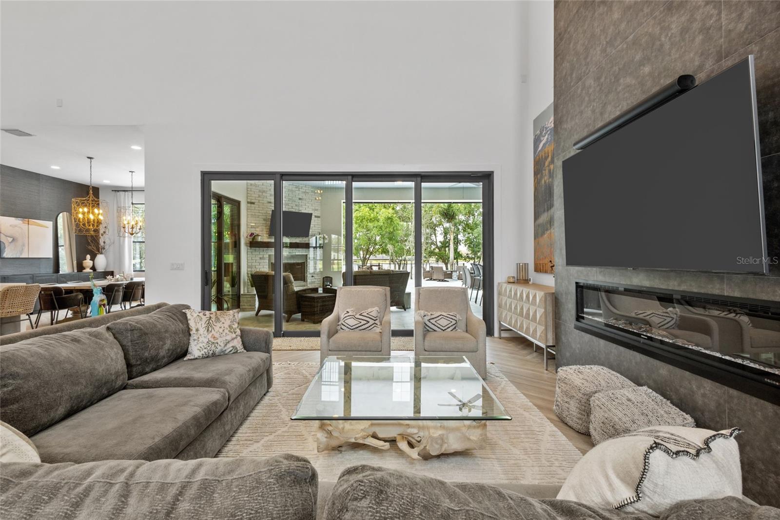 INDEPENDENCE, SIGNATURE LAKES - Residential