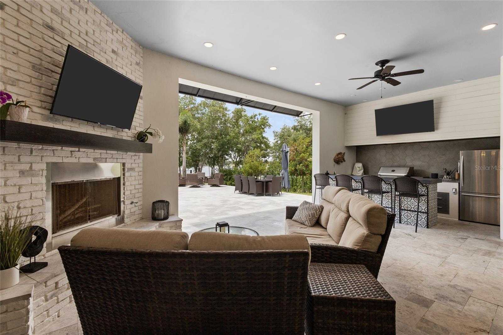 INDEPENDENCE, SIGNATURE LAKES - Residential