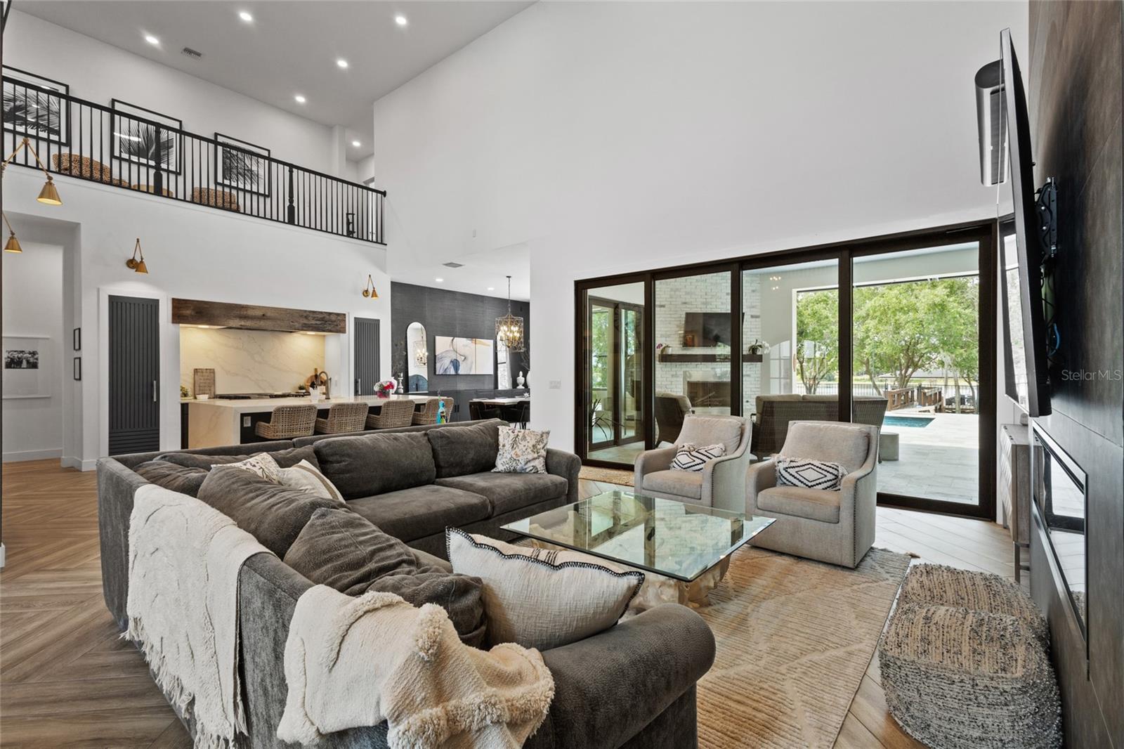 INDEPENDENCE, SIGNATURE LAKES - Residential
