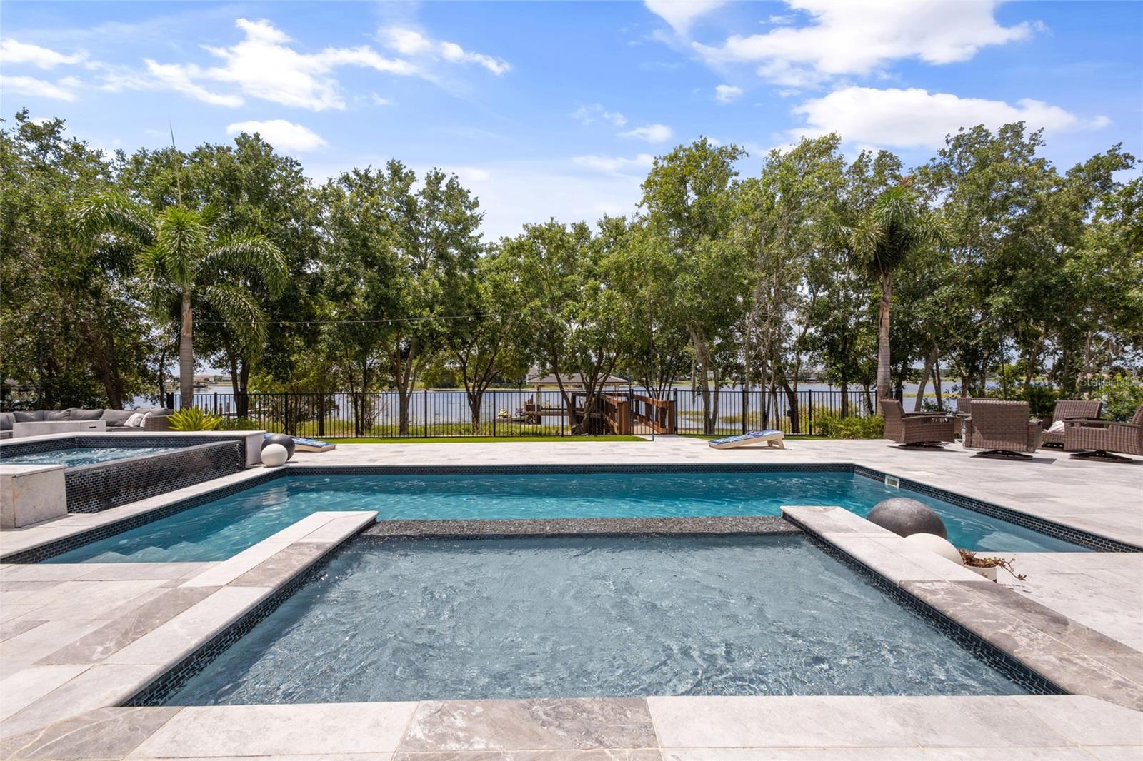 INDEPENDENCE, SIGNATURE LAKES - Residential