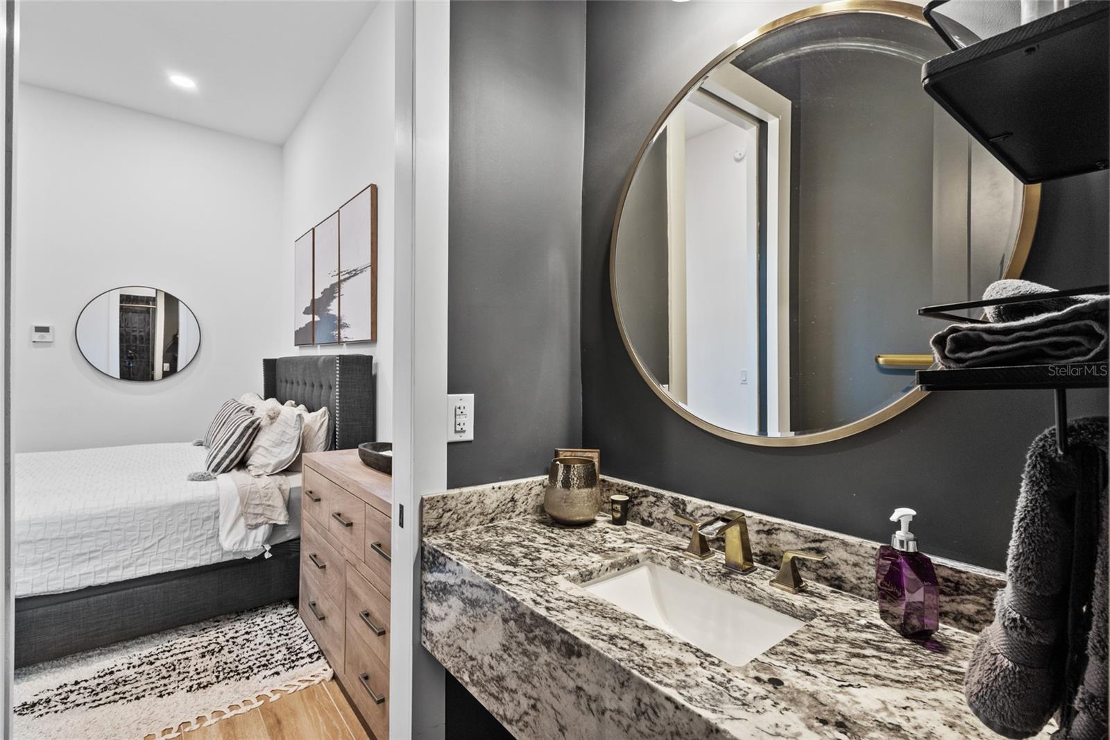 INDEPENDENCE, SIGNATURE LAKES - Residential