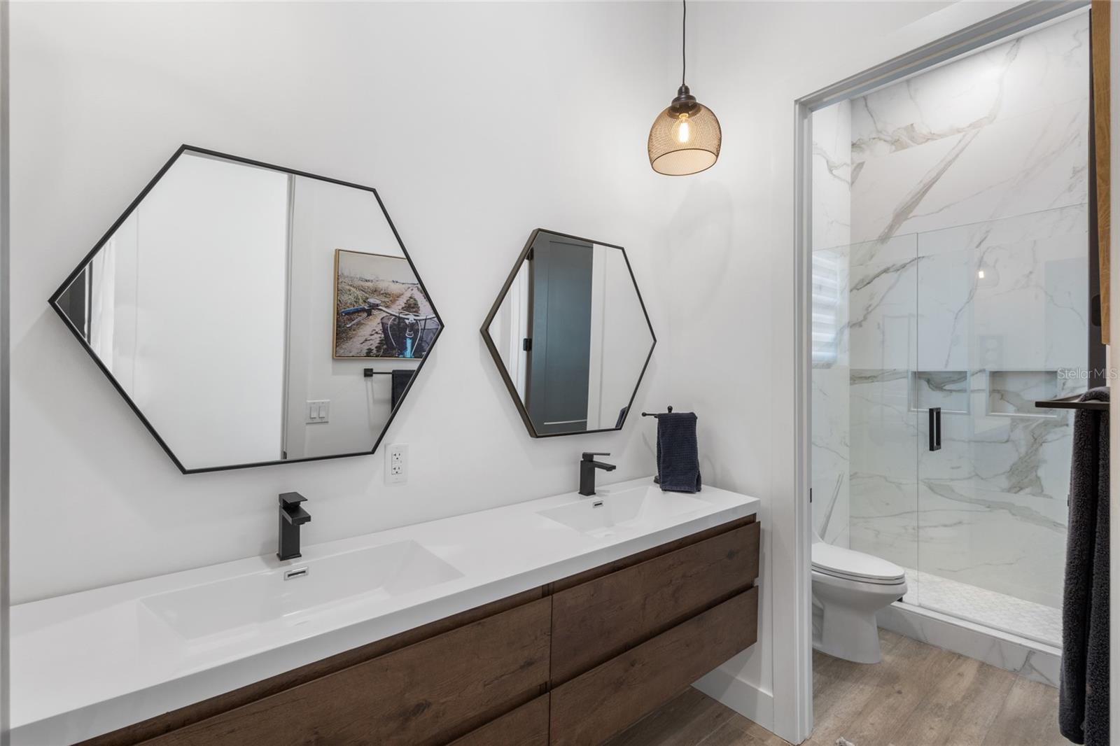 INDEPENDENCE, SIGNATURE LAKES - Residential
