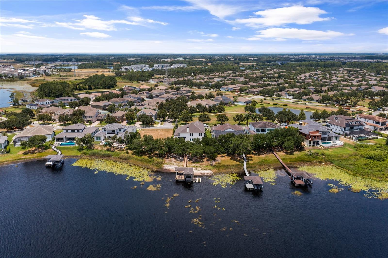 INDEPENDENCE, SIGNATURE LAKES - Residential