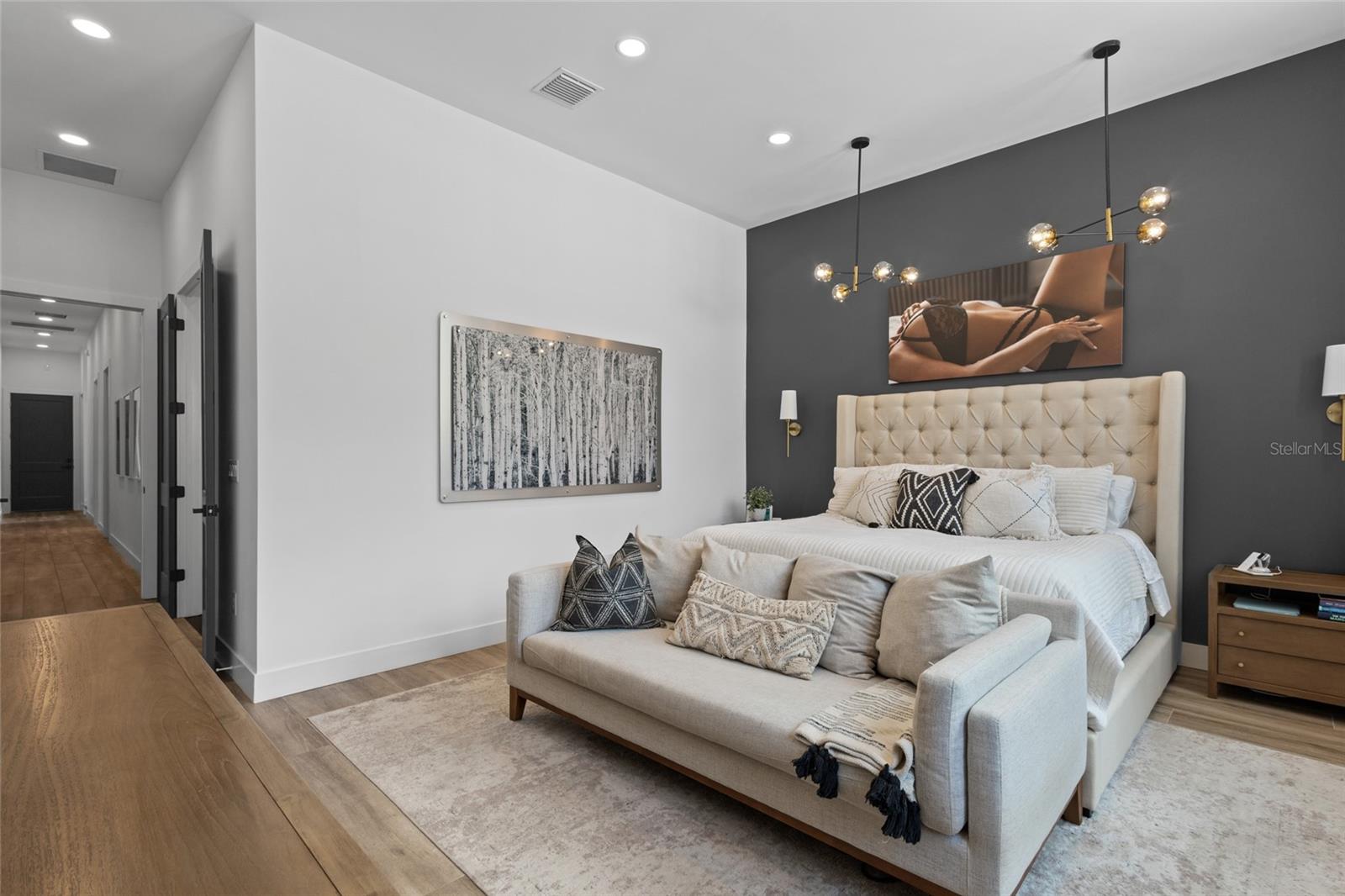 INDEPENDENCE, SIGNATURE LAKES - Residential