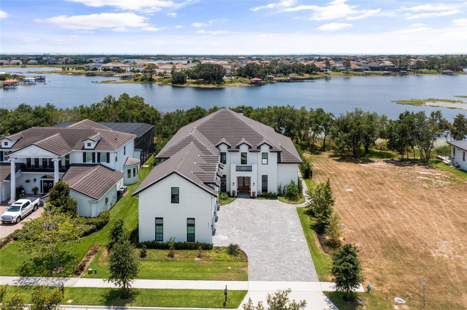 INDEPENDENCE, SIGNATURE LAKES - Residential