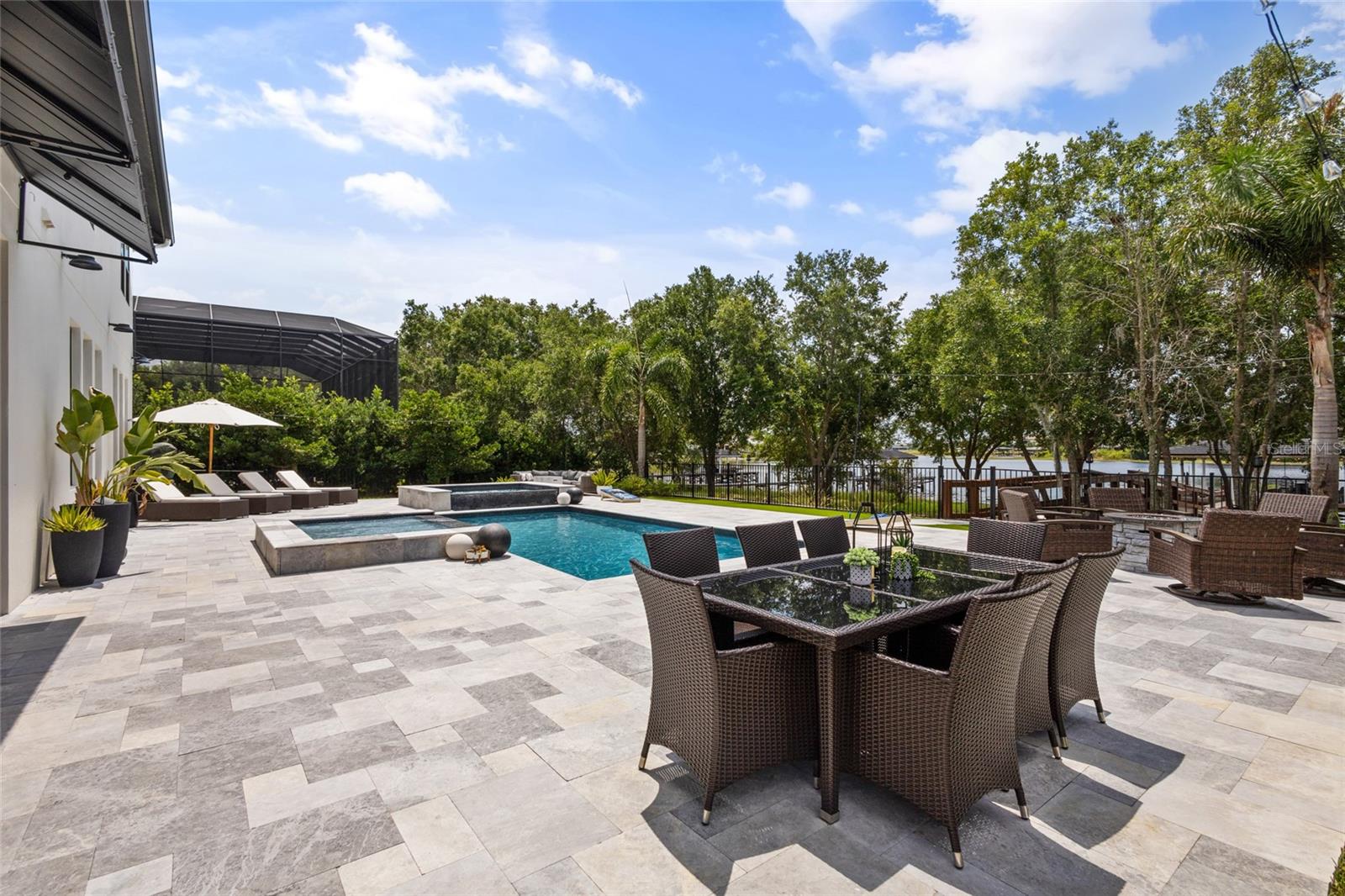 INDEPENDENCE, SIGNATURE LAKES - Residential