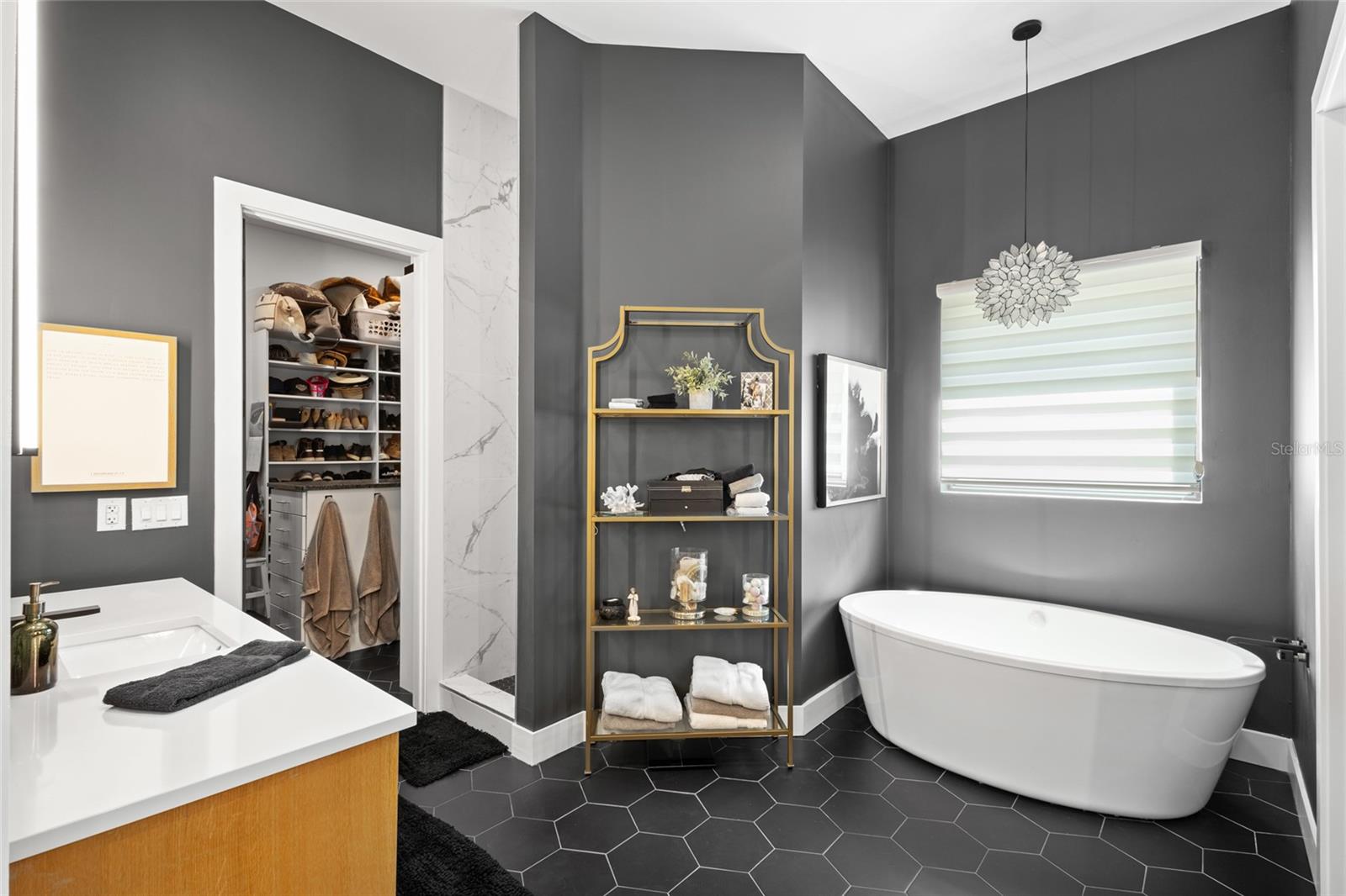 INDEPENDENCE, SIGNATURE LAKES - Residential