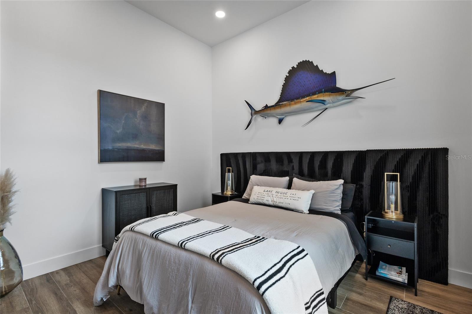 INDEPENDENCE, SIGNATURE LAKES - Residential
