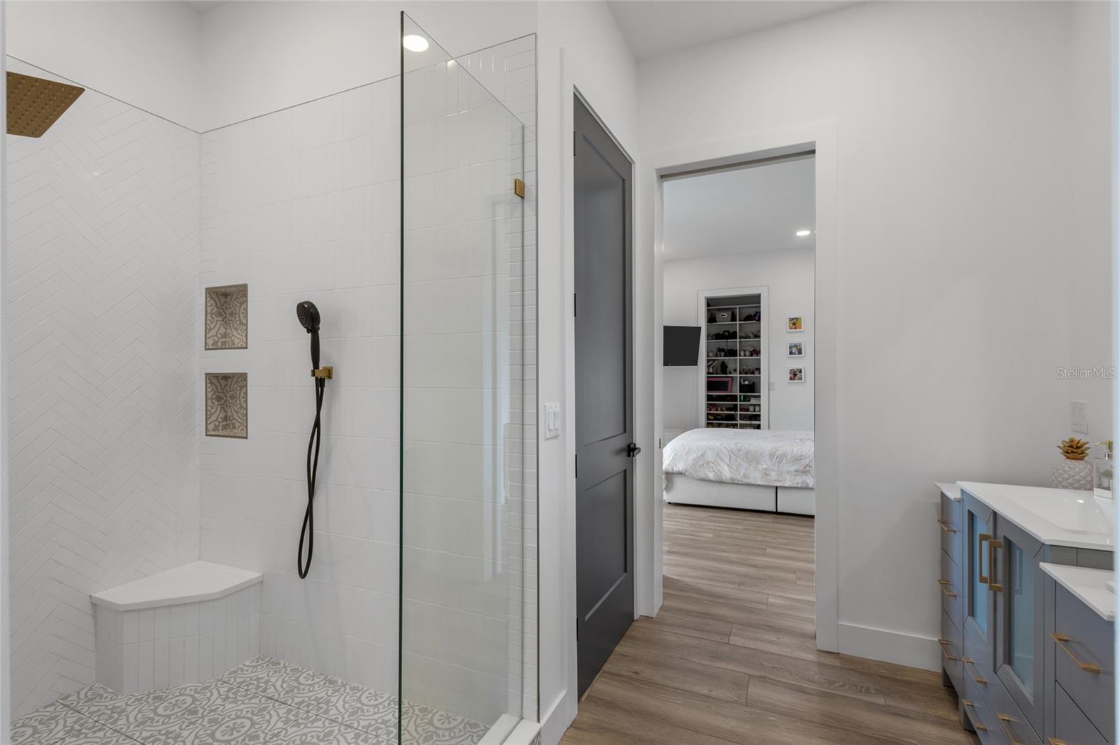 INDEPENDENCE, SIGNATURE LAKES - Residential