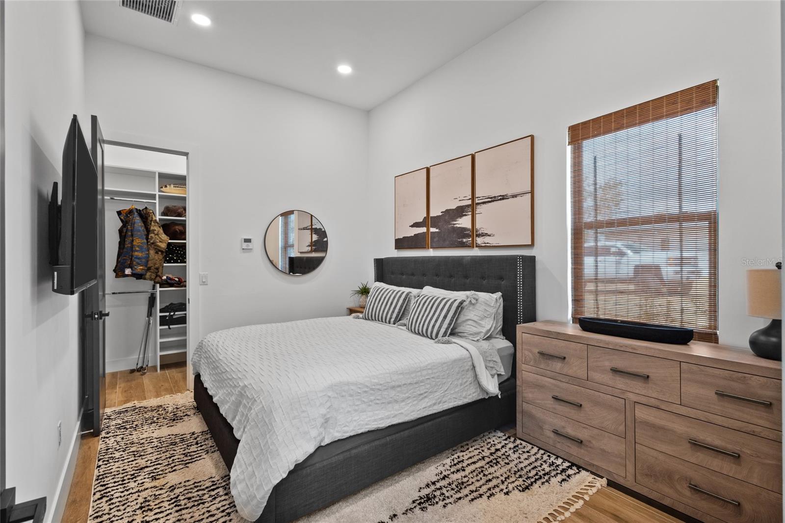 INDEPENDENCE, SIGNATURE LAKES - Residential