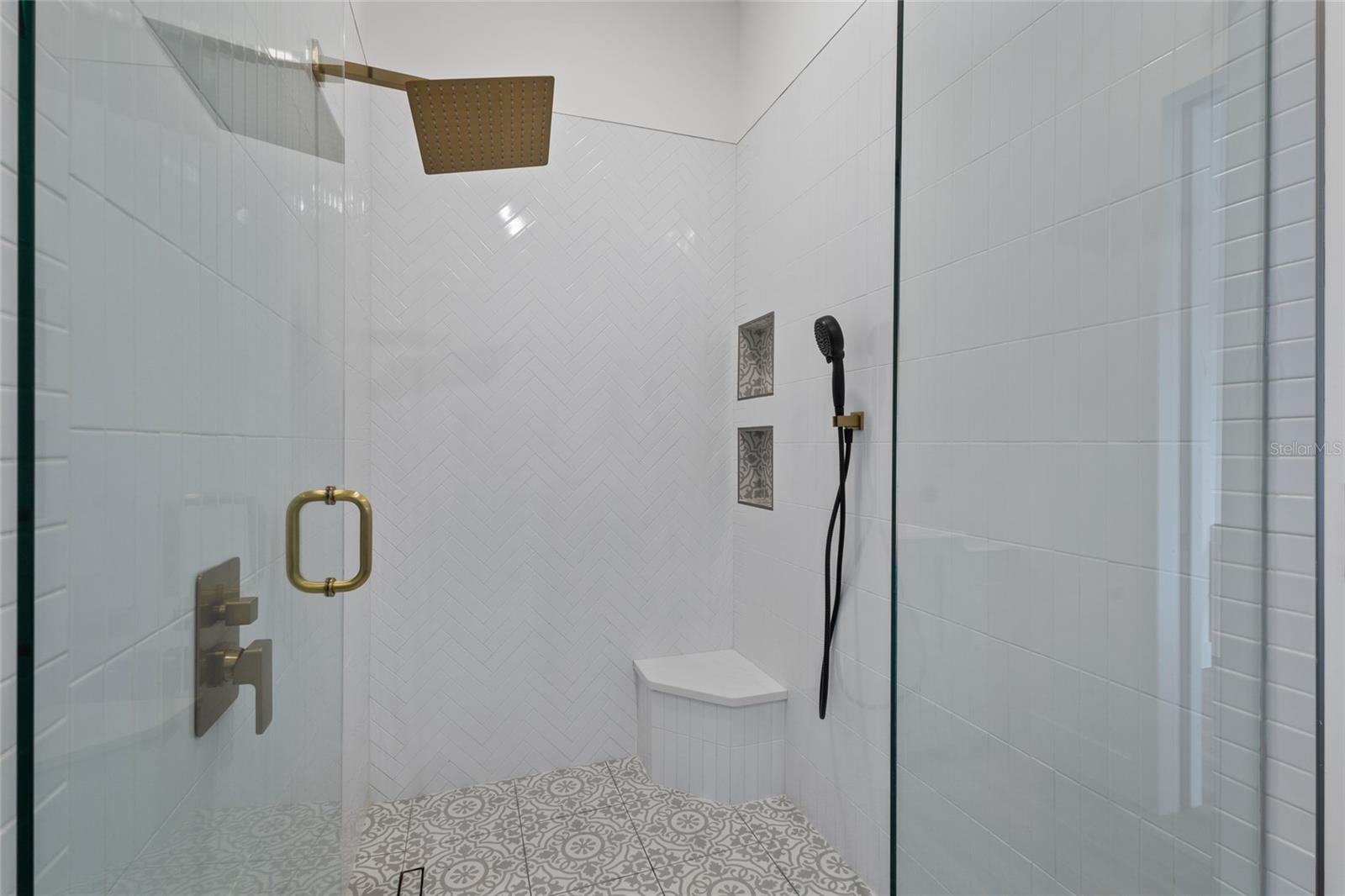 INDEPENDENCE, SIGNATURE LAKES - Residential