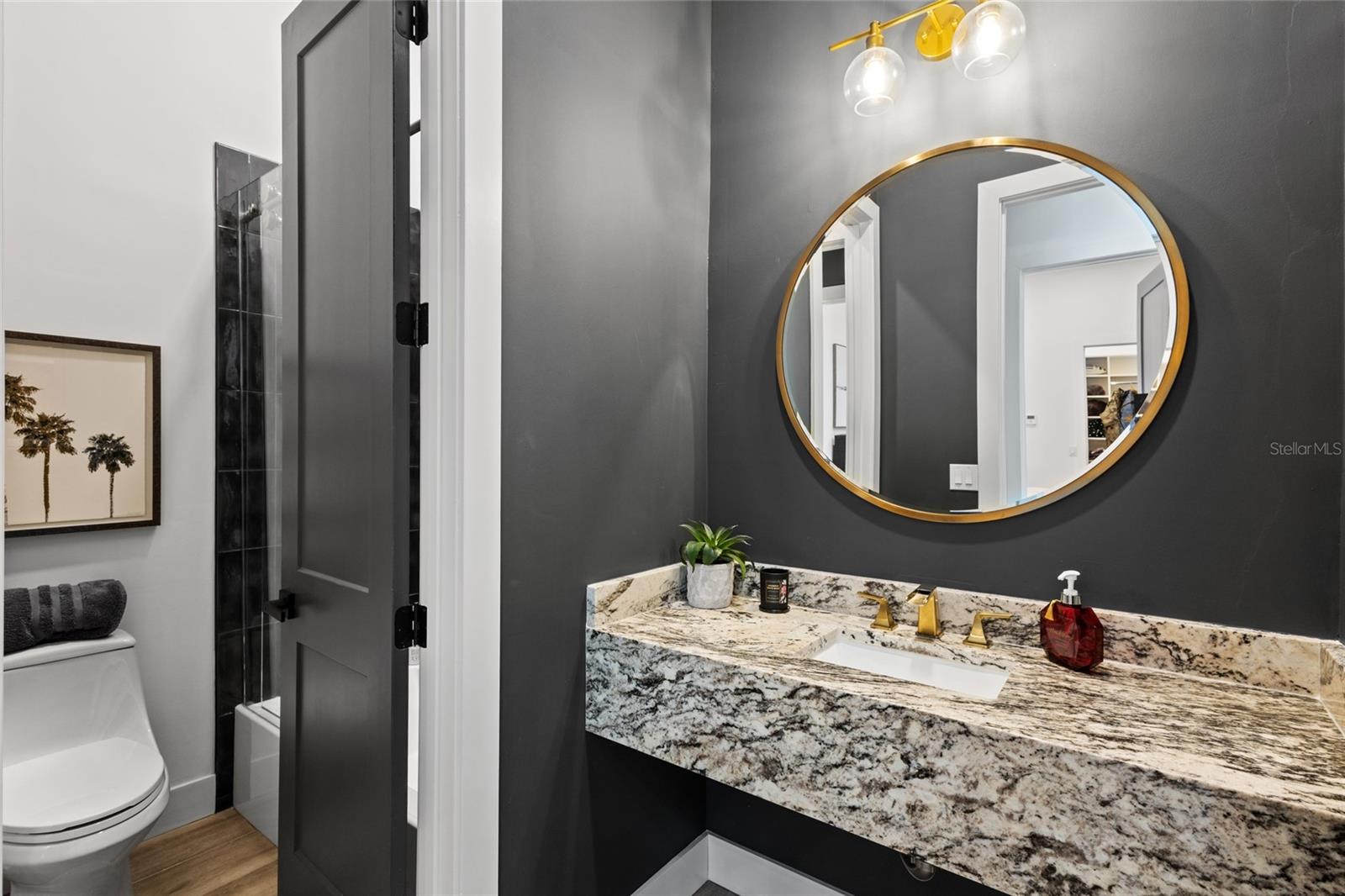 INDEPENDENCE, SIGNATURE LAKES - Residential