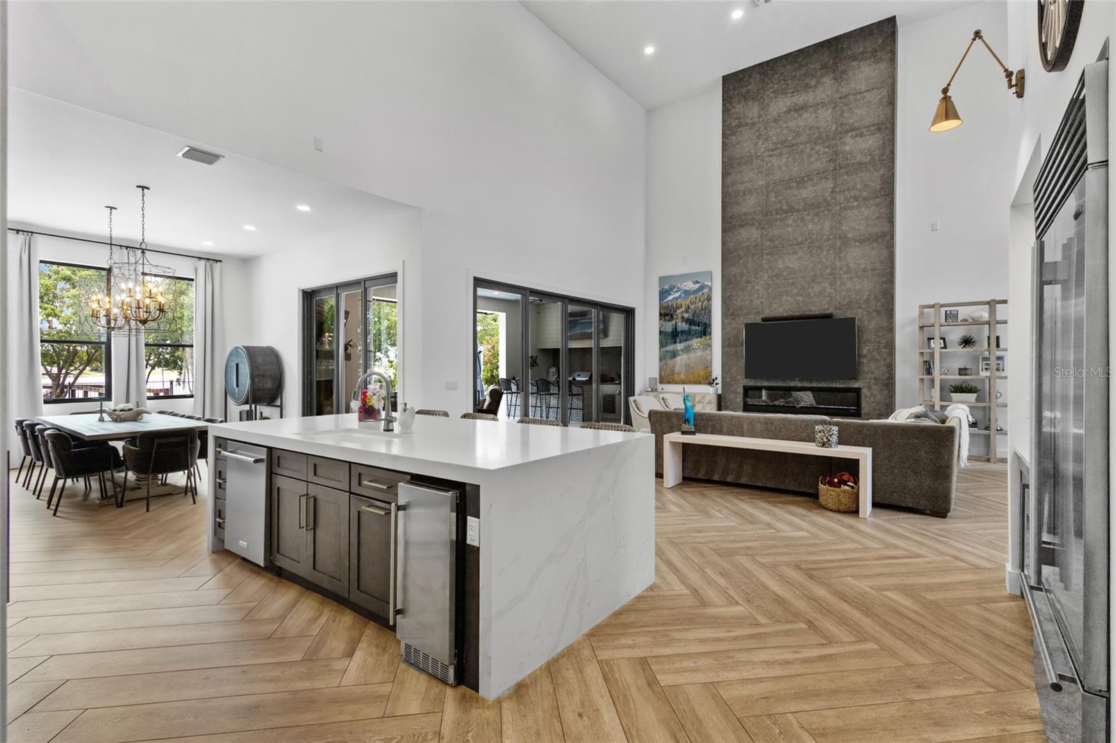 INDEPENDENCE, SIGNATURE LAKES - Residential
