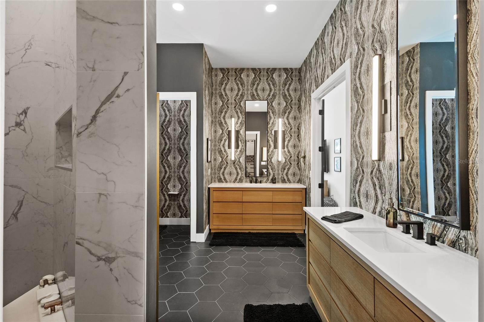 INDEPENDENCE, SIGNATURE LAKES - Residential