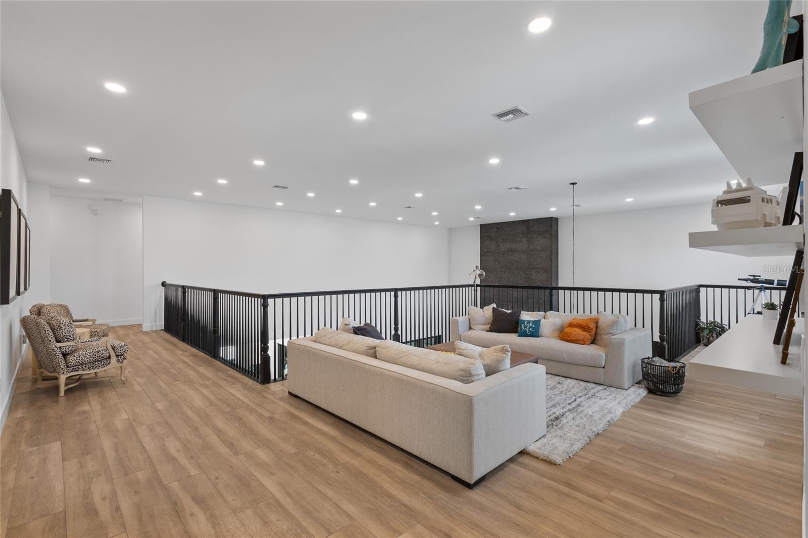 INDEPENDENCE, SIGNATURE LAKES - Residential