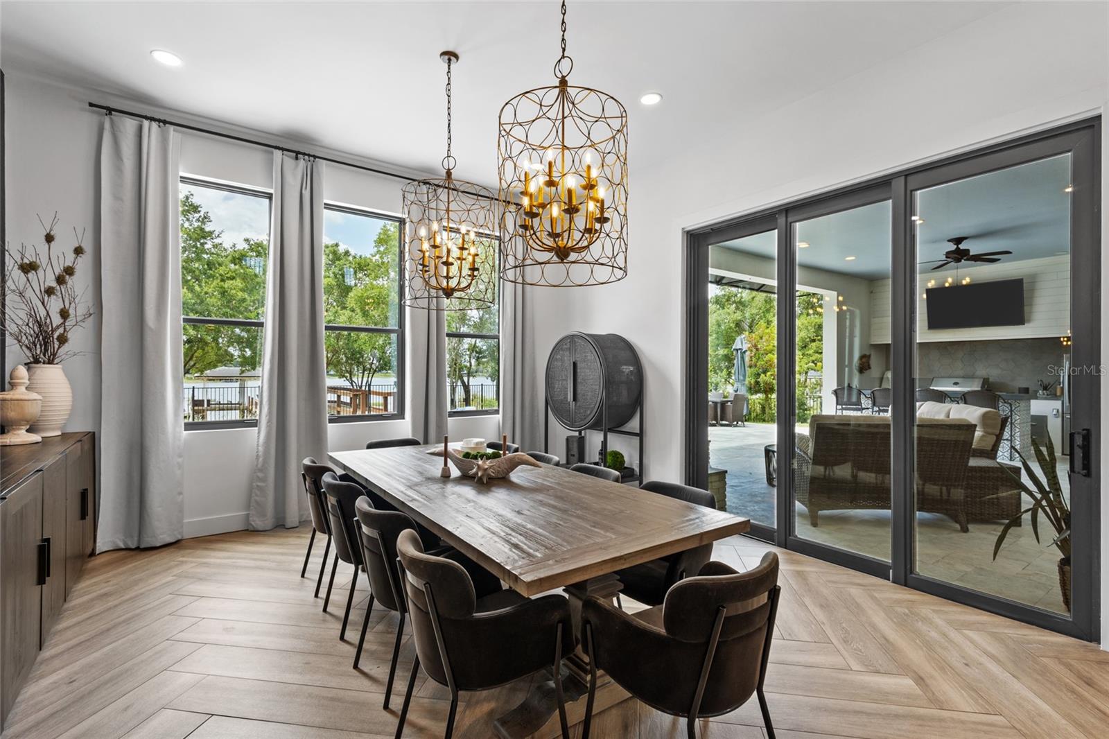 INDEPENDENCE, SIGNATURE LAKES - Residential