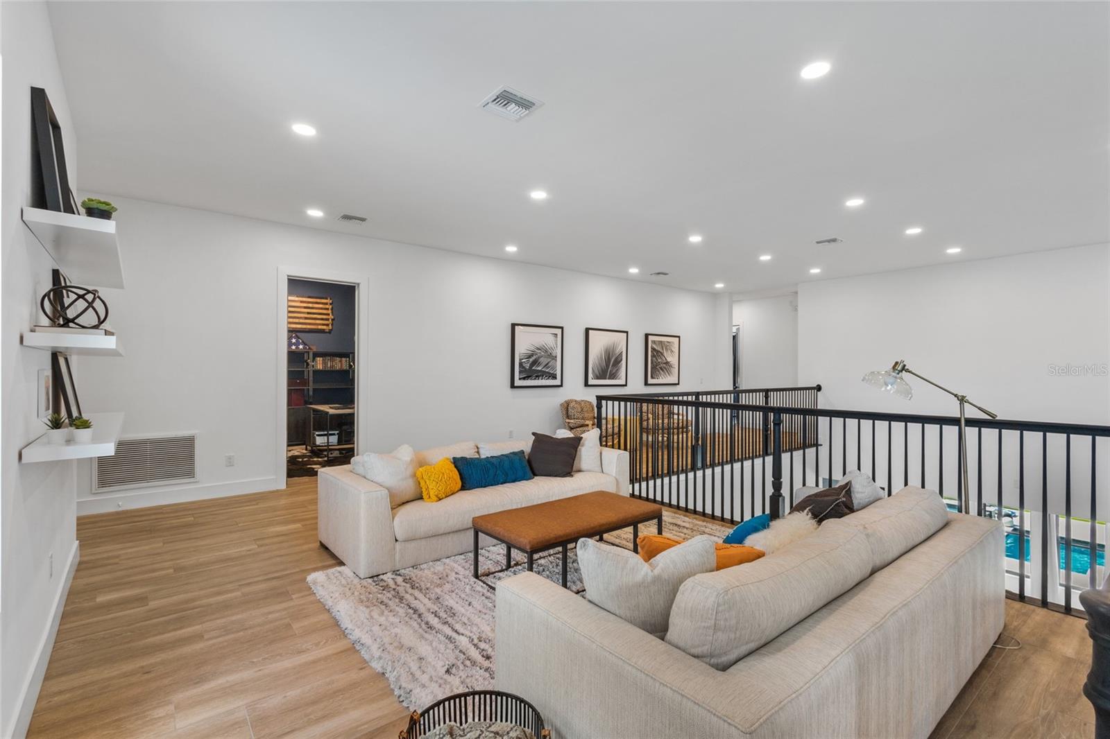 INDEPENDENCE, SIGNATURE LAKES - Residential