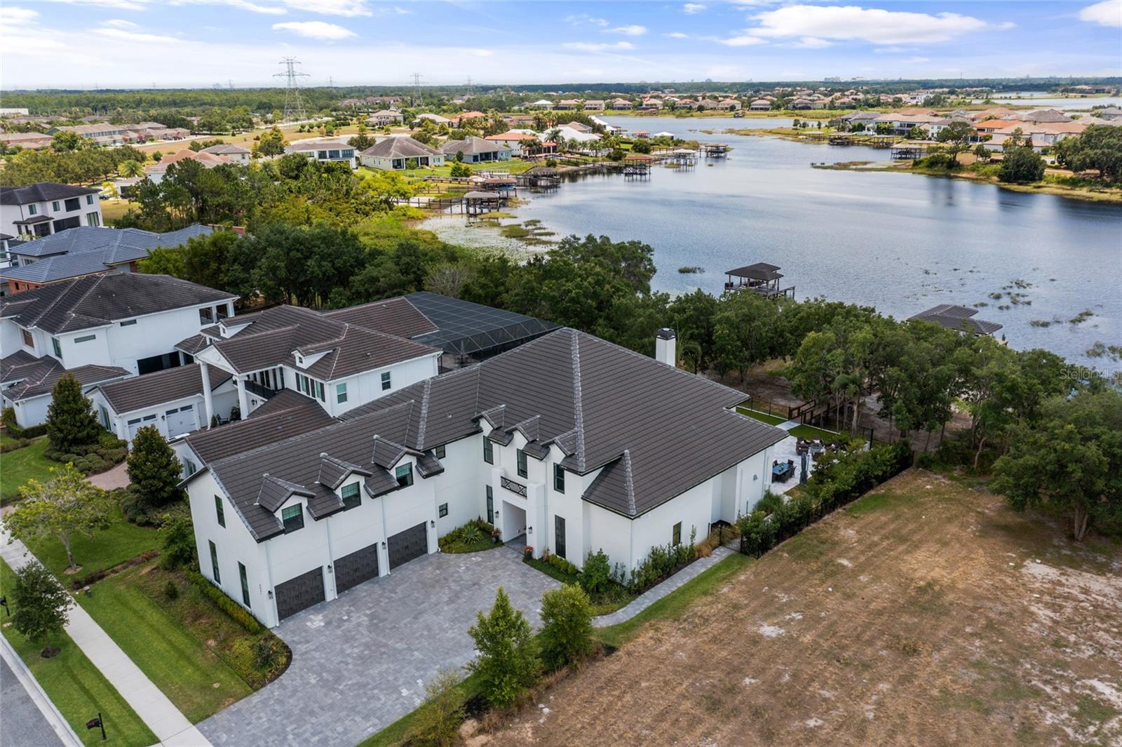 INDEPENDENCE, SIGNATURE LAKES - Residential