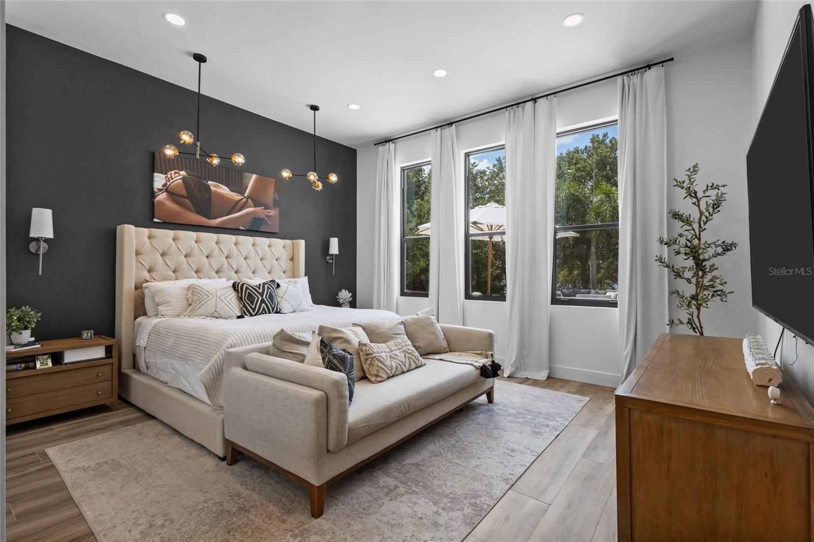 INDEPENDENCE, SIGNATURE LAKES - Residential