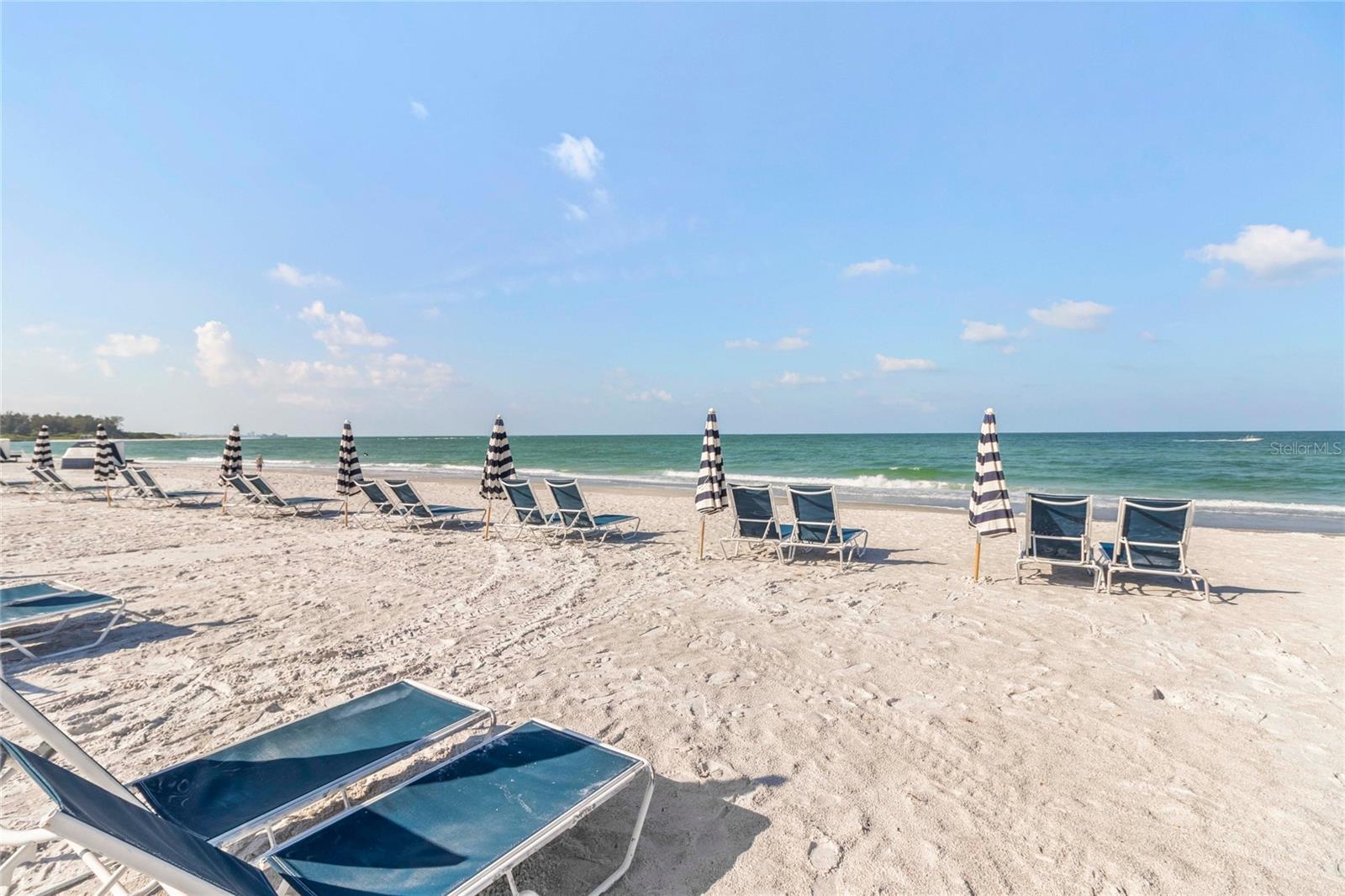 INN ON THE BEACH PH III - Residential