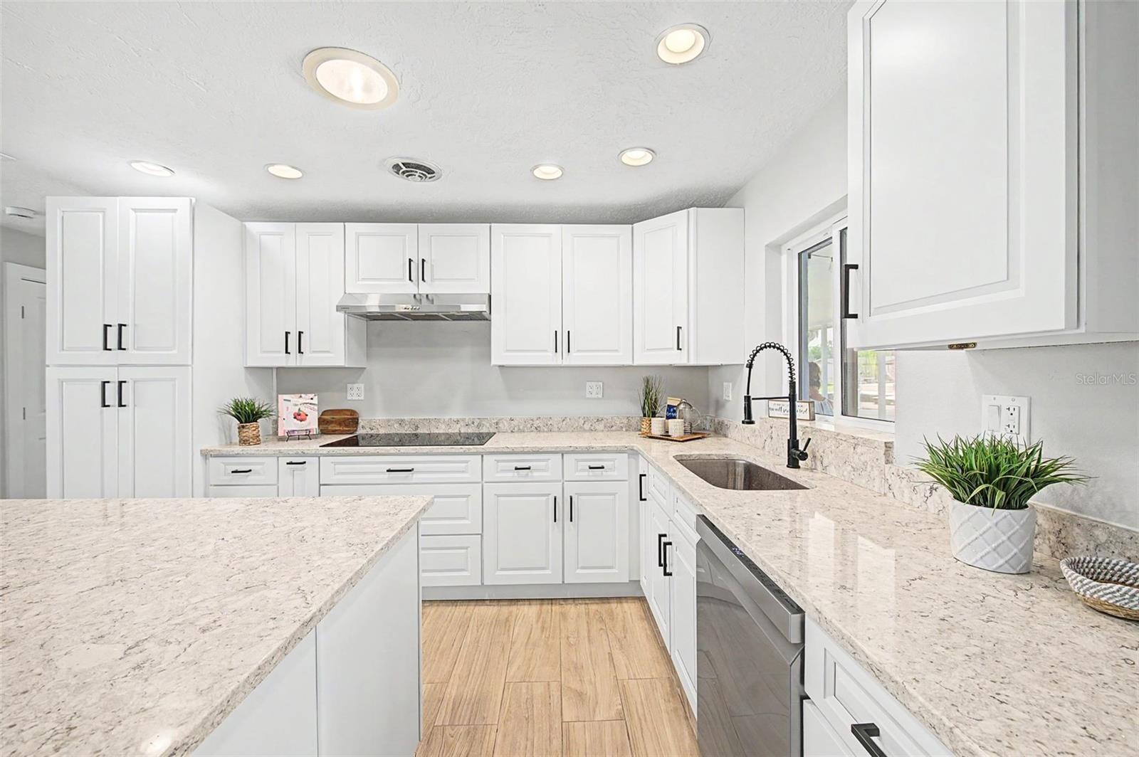 SUN PLAZA ISLES - Residential