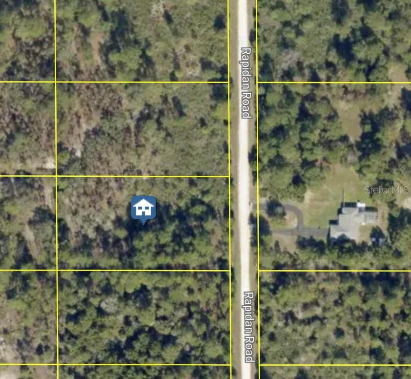 Nestled away in a highly desirable area of the Royal Highlands, this beautiful 1+ acre home site is waiting for you. The location is fantastic, ready to build your dream home on - or hold on to as an investment. Not in a deed restricted community, NO HOA or CDD fees either, and there is no time limit on when you can build. Close to all area amenities such as shopping, schools, dining, entertainment, medical, saltwater fishing in the Gulf and natural freshwater rivers and springs - for those who love the outdoors. Come see this beautiful home site today before it's gone. If you have any questions, just ask.