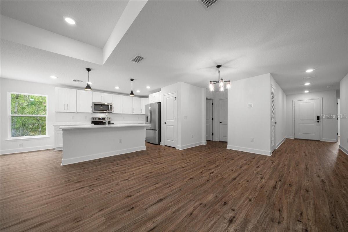 ROYAL HIGHLANDS - Residential