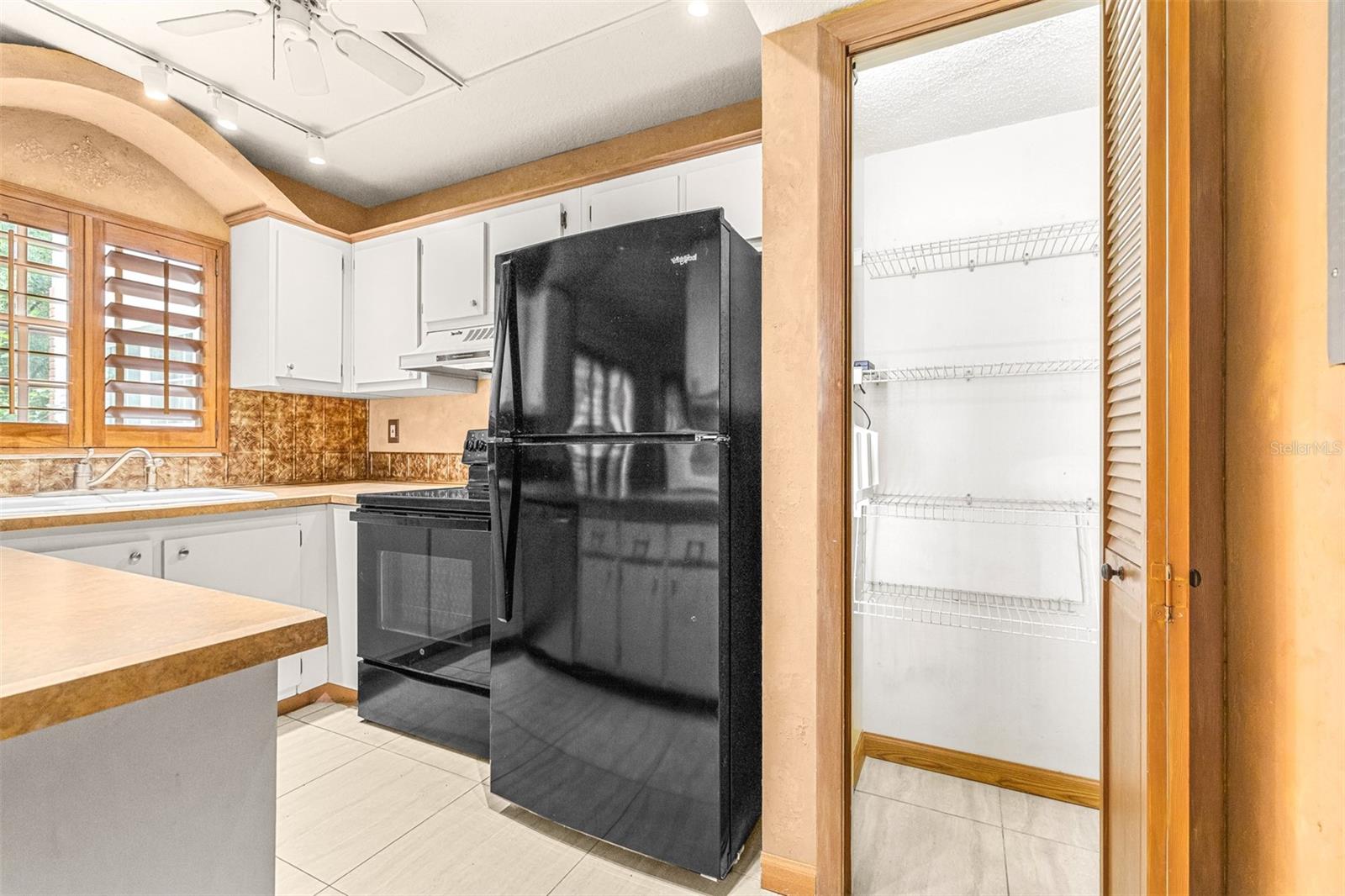 HARBOUR TOWNE CONDO - Residential