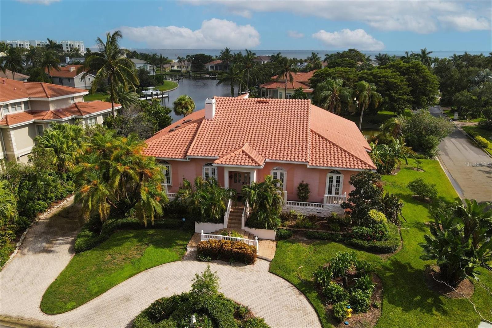 BAY ISLES - Residential