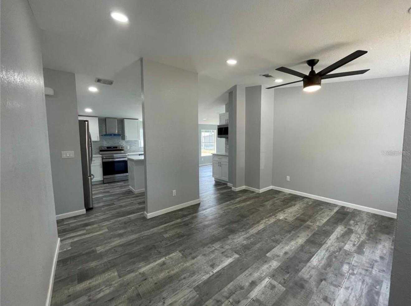 LAKESIDE ESTATES - Residential