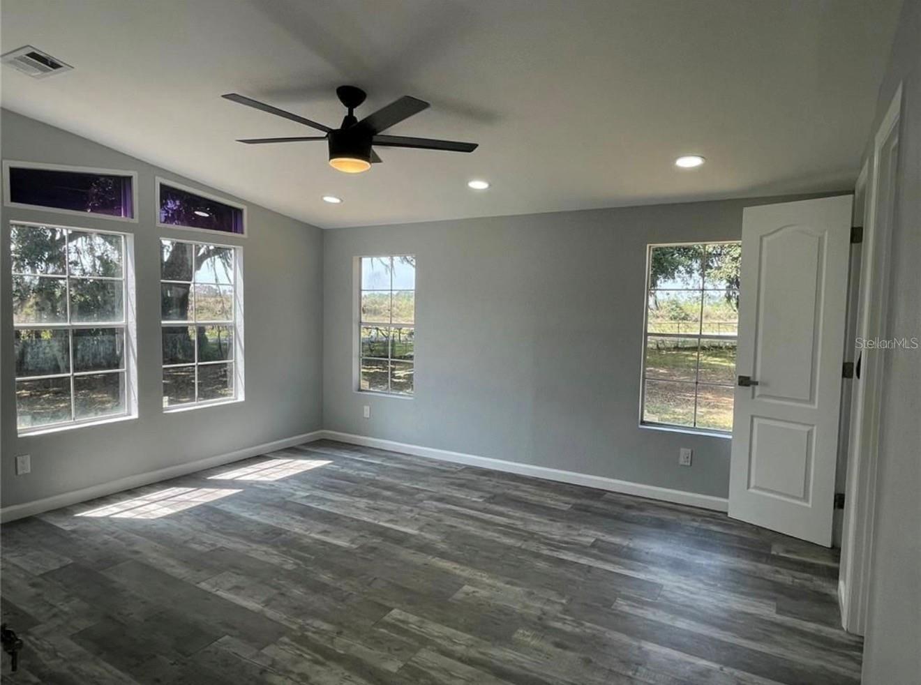 LAKESIDE ESTATES - Residential