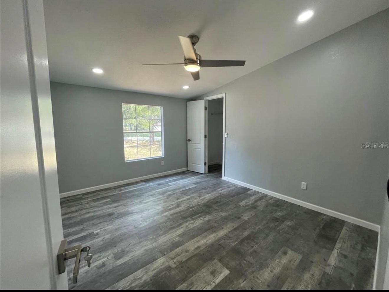 LAKESIDE ESTATES - Residential