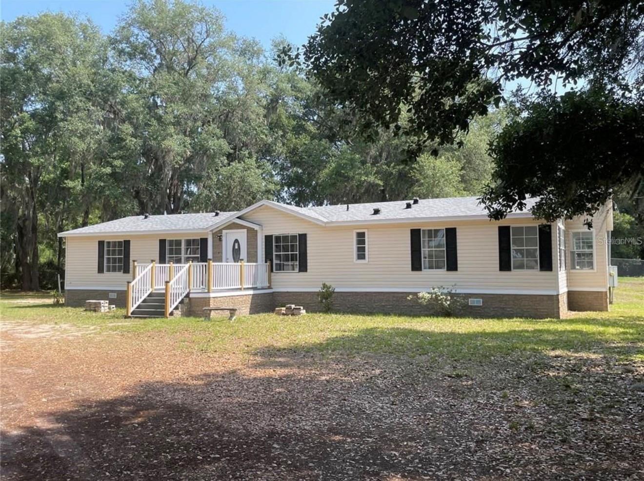 LAKESIDE ESTATES - Residential
