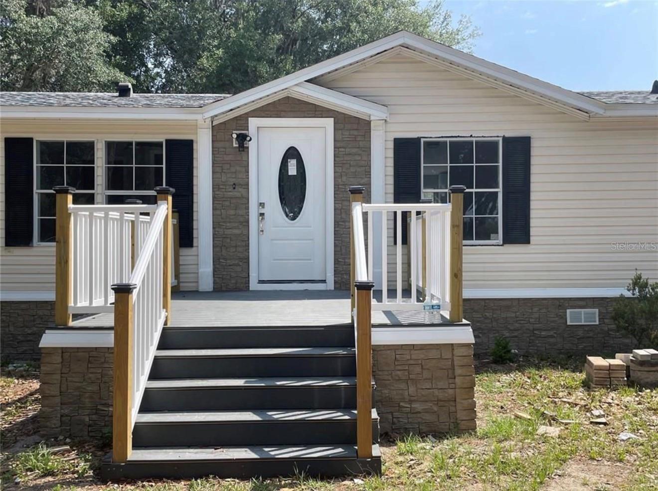 LAKESIDE ESTATES - Residential