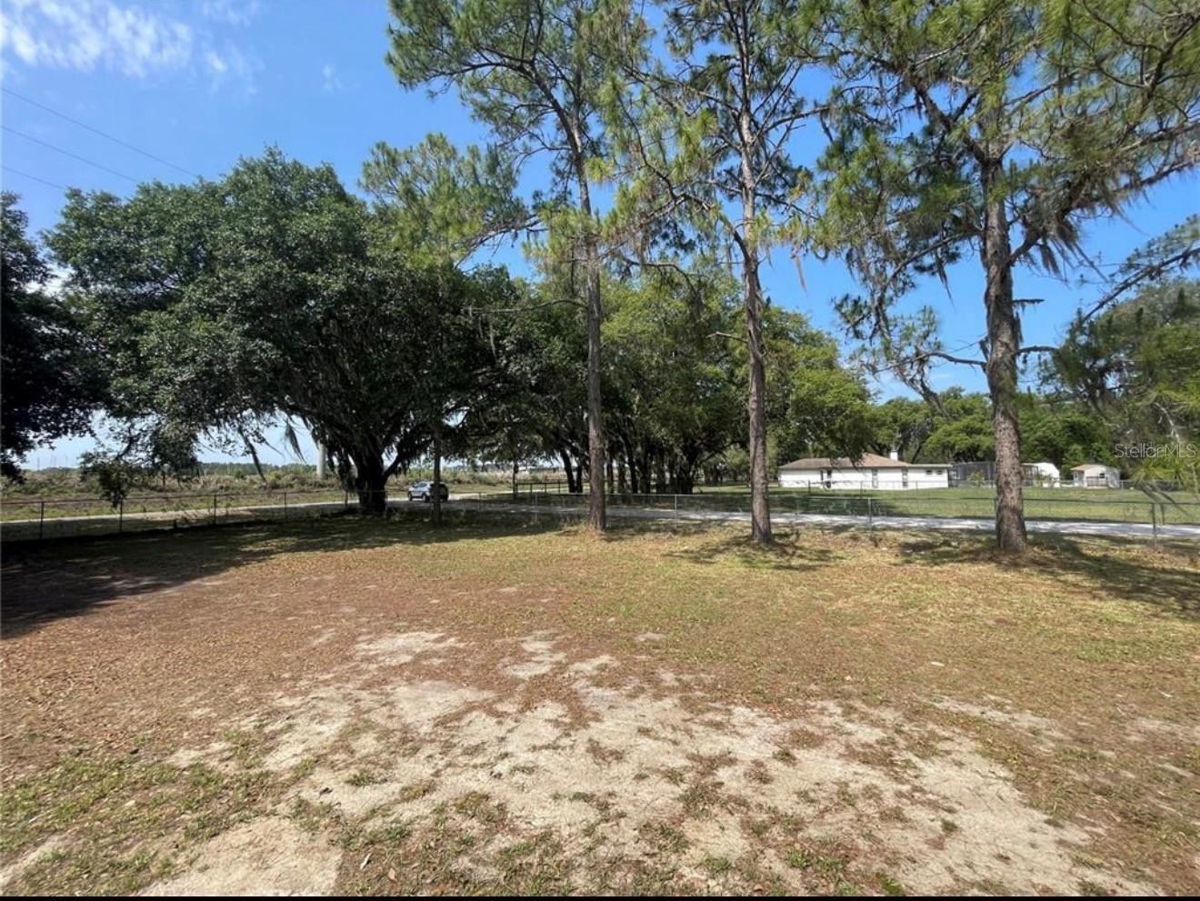 LAKESIDE ESTATES - Residential