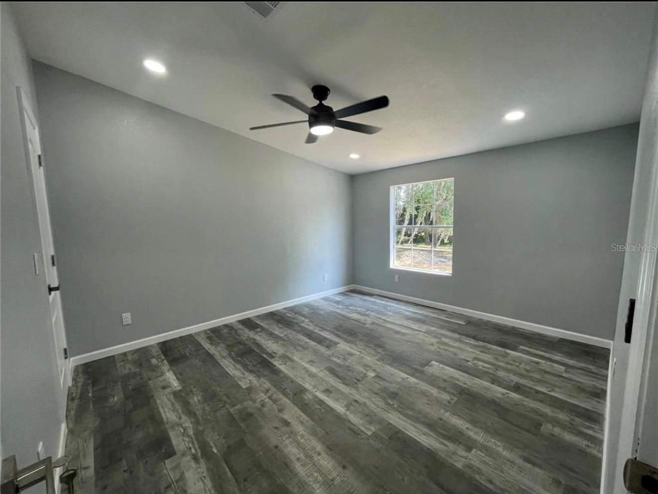 LAKESIDE ESTATES - Residential