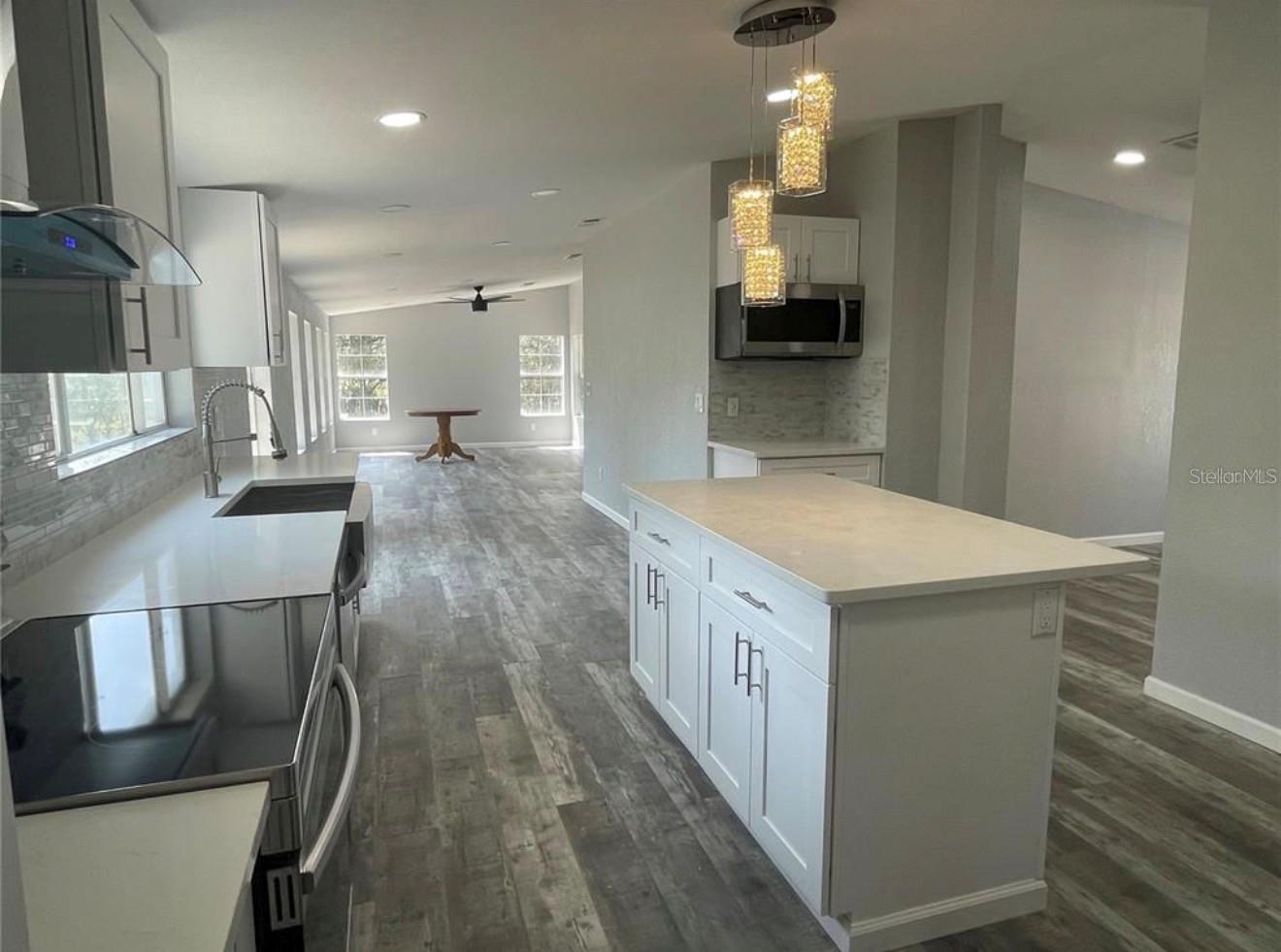 LAKESIDE ESTATES - Residential
