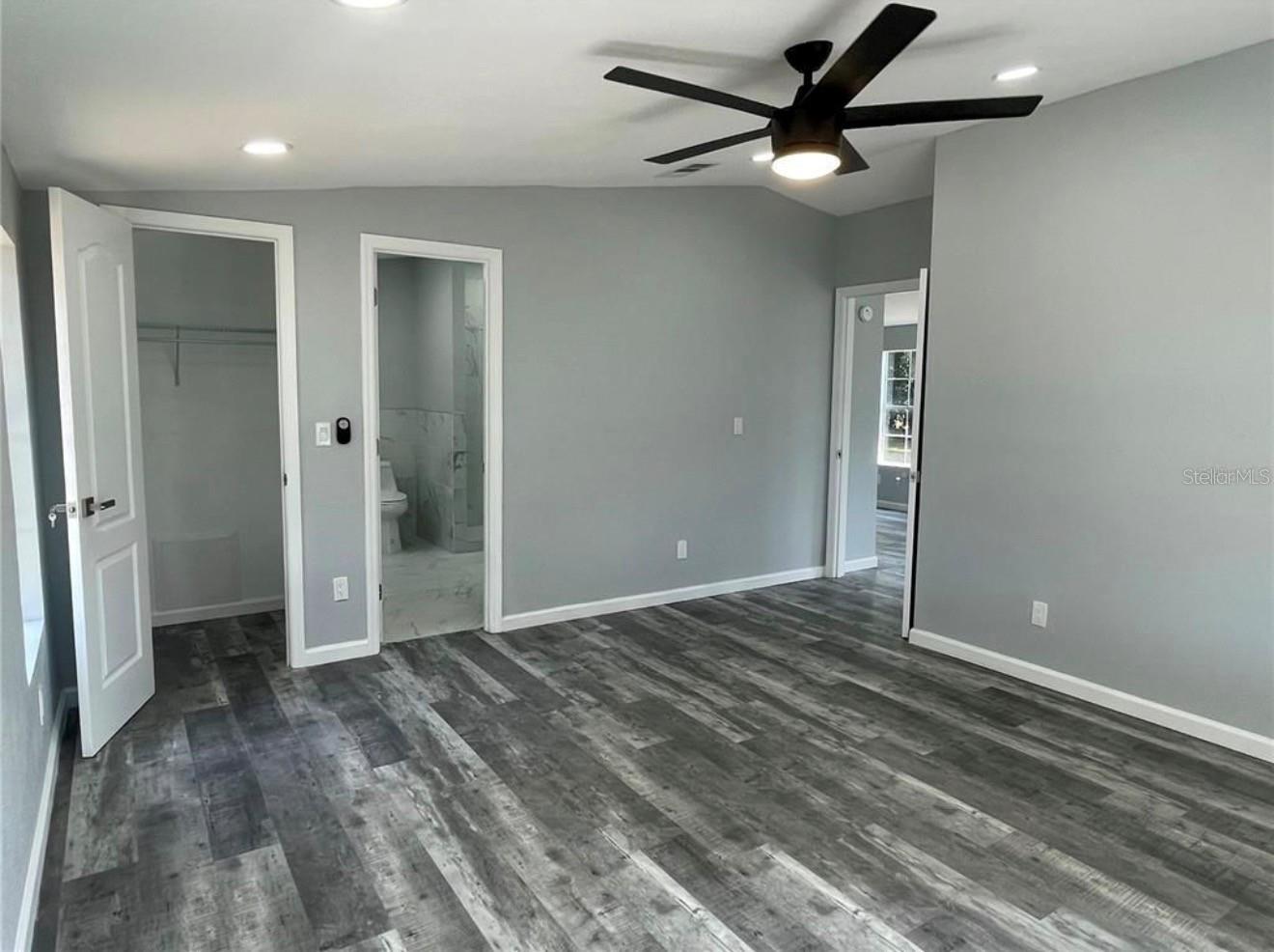 LAKESIDE ESTATES - Residential