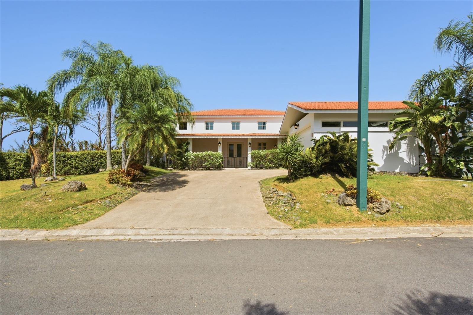 Welcome to this charming cul-de-sac home nestled in Sabanera Dorado. With a spacious layout, this home offers a comfortable living space that is perfect for making your own. Located in a serene setting, this home features 4 bedrooms, 4.5 bathrooms, a flex room converted into an office space, a closed garage, and a spacious private patio. Enjoy convenient access with a 5 minute walk to kids' parks, recreational facilities, shopping centers, and restaurants, all just a golf cart ride away from Doctor's Center Hospital Orlando Health. The property also includes a cistern, generator, washer, dryer, access to ring security system. Don't miss out on this incredible opportunity to make this house your home.