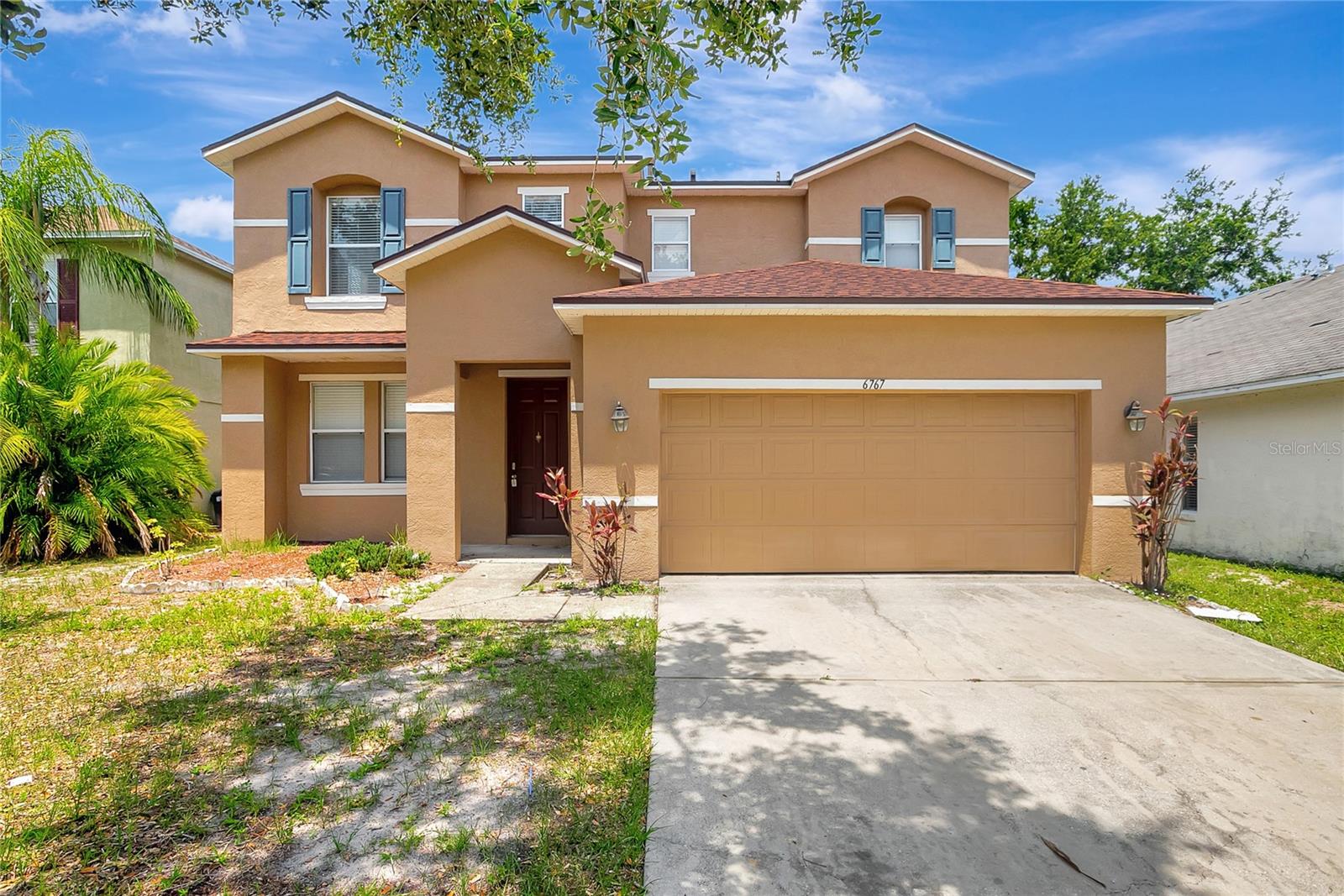 Welcome Home to this 2800 square foot Dream Home on a large lot in desirable Lake St. Charles. Plenty of space for everyone with bedrooms, formal living room, and a huge family room. All bedrooms are located upstairs. Custom ceramic tile flooring and beautiful laminate flooring throughout the common areas. Kitchen is a chef's dream with lots of counter and cabinet space ,Gas range and Stainless steel appliance package. The open layout and spacious make this home perfect for entertaining. Community amenities include: community pool, 3 miles of paved nature trails around the 72 acre lake, clubhouse, playgrounds, and tennis courts. Prime location with easy access to US 301, I-75, the Selmon Expressway Crosstown, and Brandon Mall.
