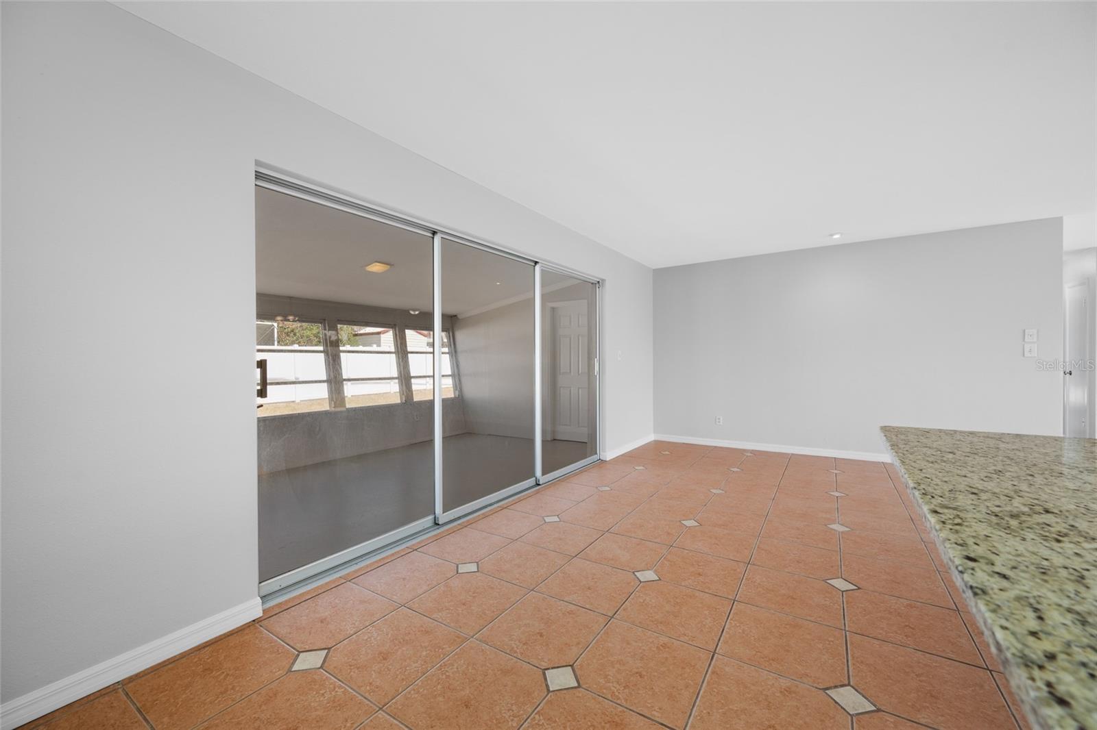 MAXIMO MOORINGS - Residential Lease