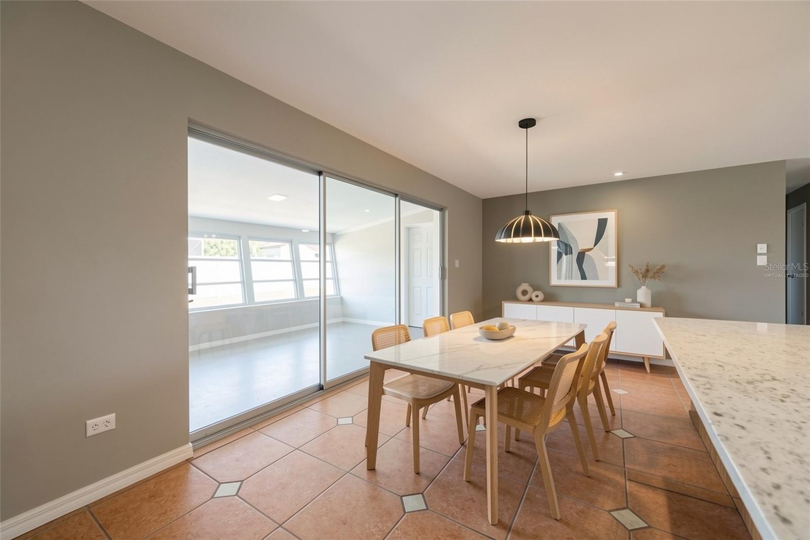 MAXIMO MOORINGS - Residential Lease