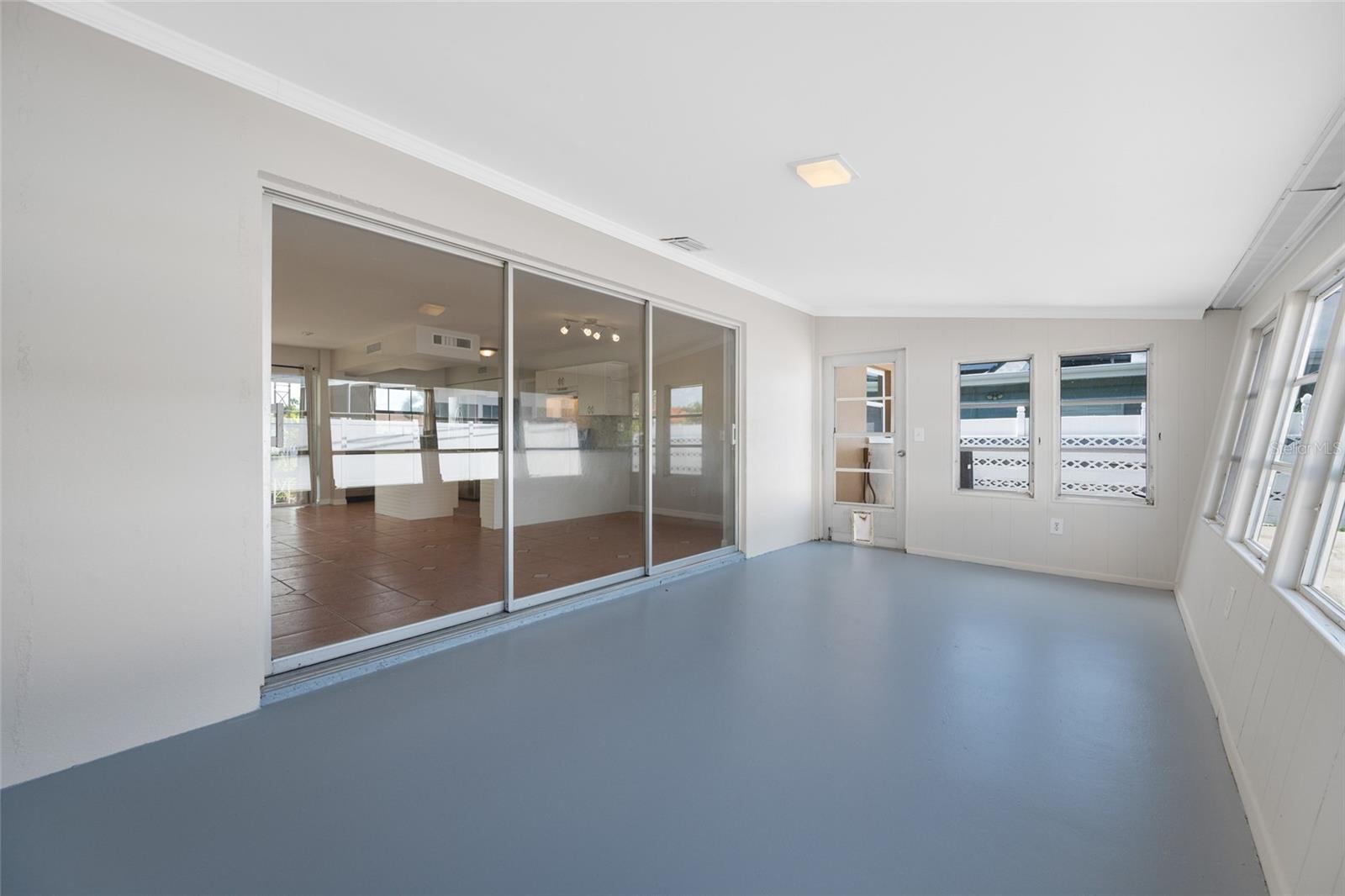 MAXIMO MOORINGS - Residential Lease
