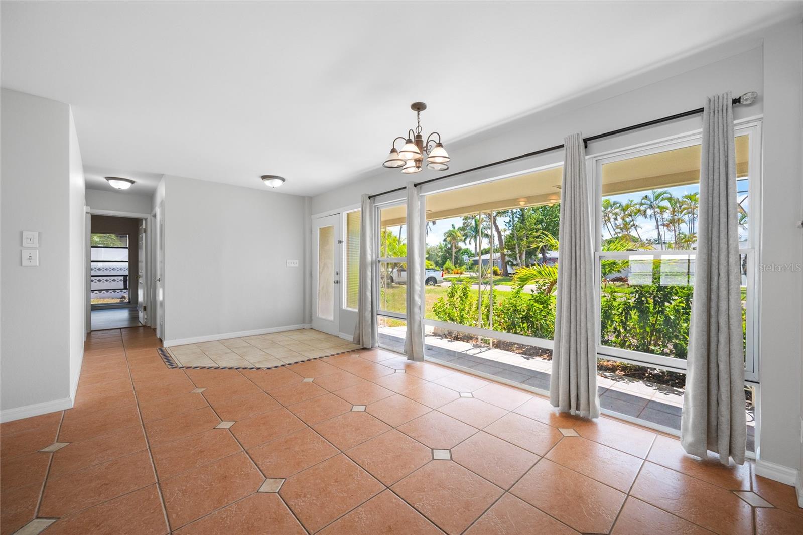 MAXIMO MOORINGS - Residential Lease