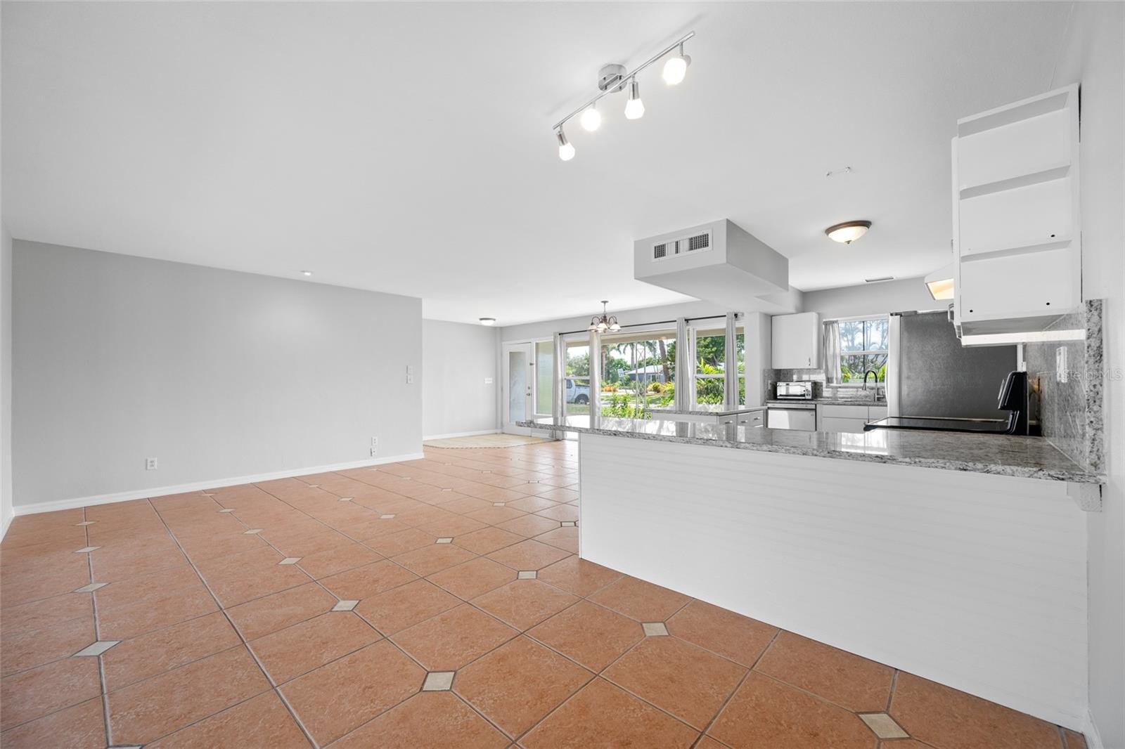 MAXIMO MOORINGS - Residential Lease