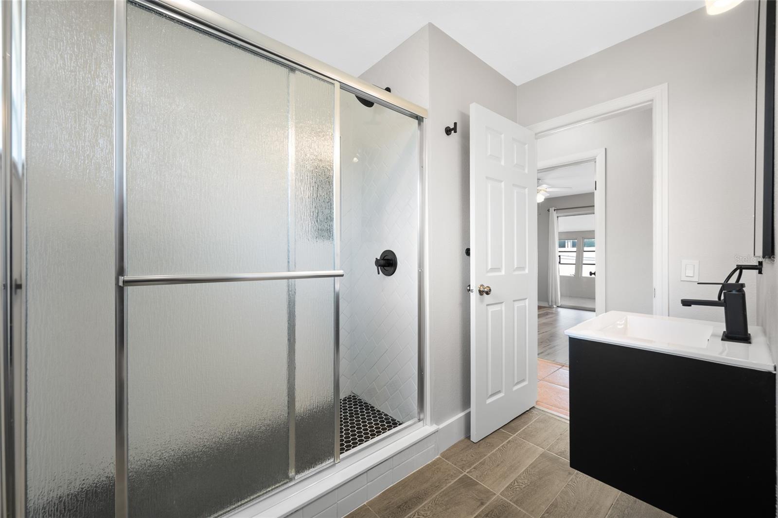 MAXIMO MOORINGS - Residential Lease