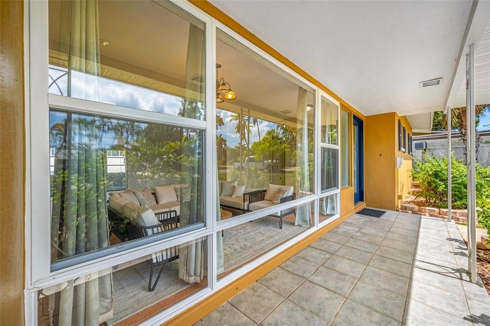 MAXIMO MOORINGS - Residential Lease