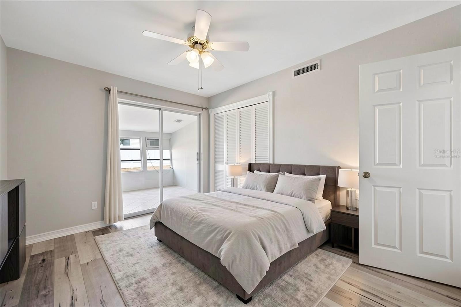 MAXIMO MOORINGS - Residential Lease