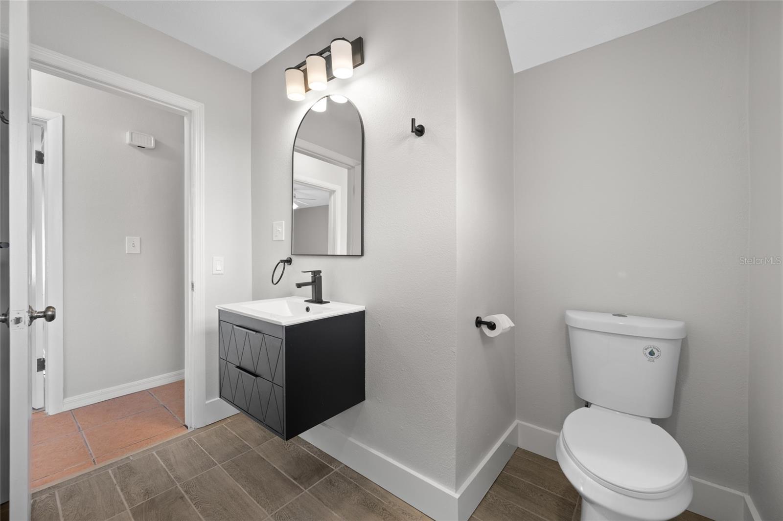 MAXIMO MOORINGS - Residential Lease